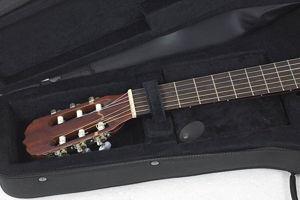 Estuche guitarra clasica styr. ref.rb710 con logo